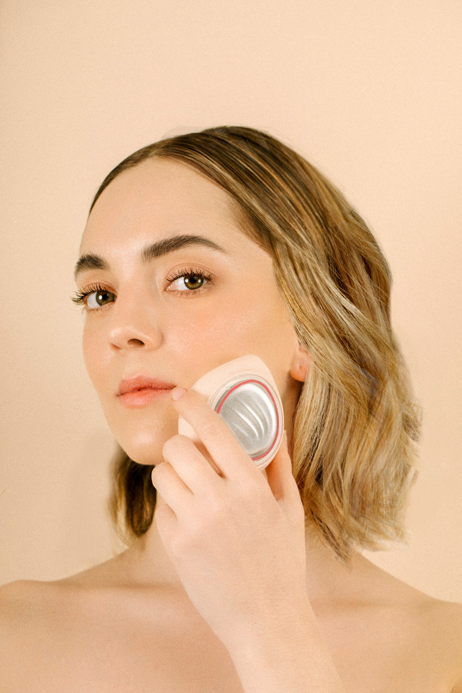 HADAKA - ILLUMEN LED Light Therapy Beauty Device