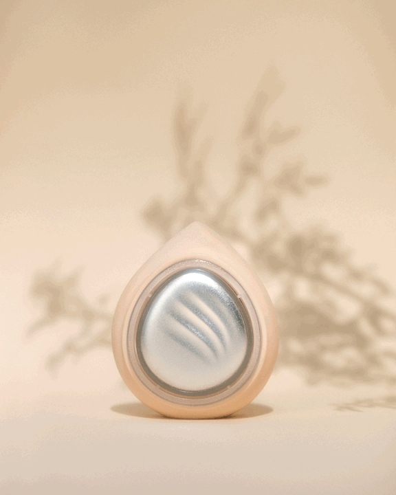 HADAKA - ILLUMEN LED Light Therapy Beauty Device